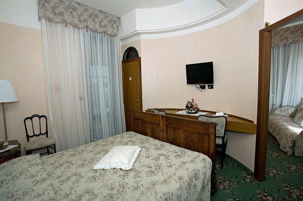 Hotel Strand ベラーリア・イジェア・マリーナ エクステリア 写真