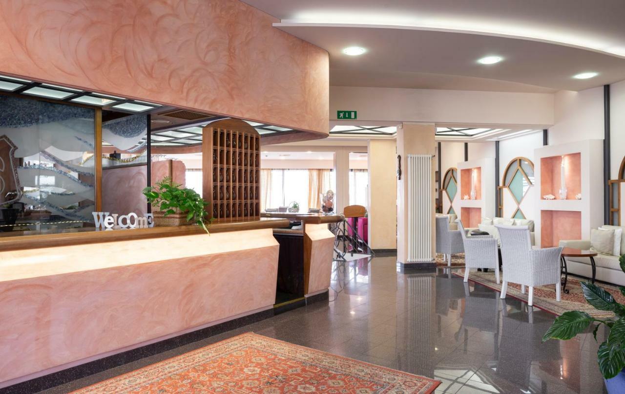 Hotel Strand ベラーリア・イジェア・マリーナ エクステリア 写真
